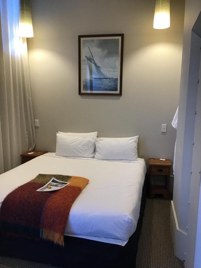 Poshtel Hotel Oamaru Exterior photo